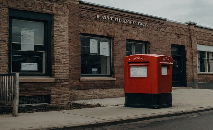 is the post office open on saturday